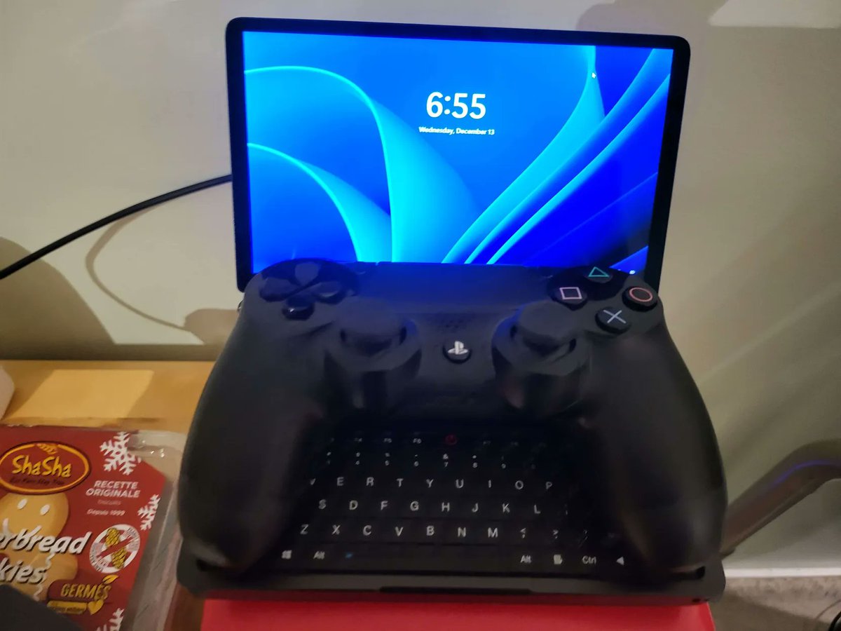GPD_TENKU's tweet photo. GPD WIN Miniとコントローラーを比較!
同じくらいのサイズ感でコンパクト😲
#GPD #WINMini #ポータブルゲーミングPC https://t.co/Wrr3WunMCB