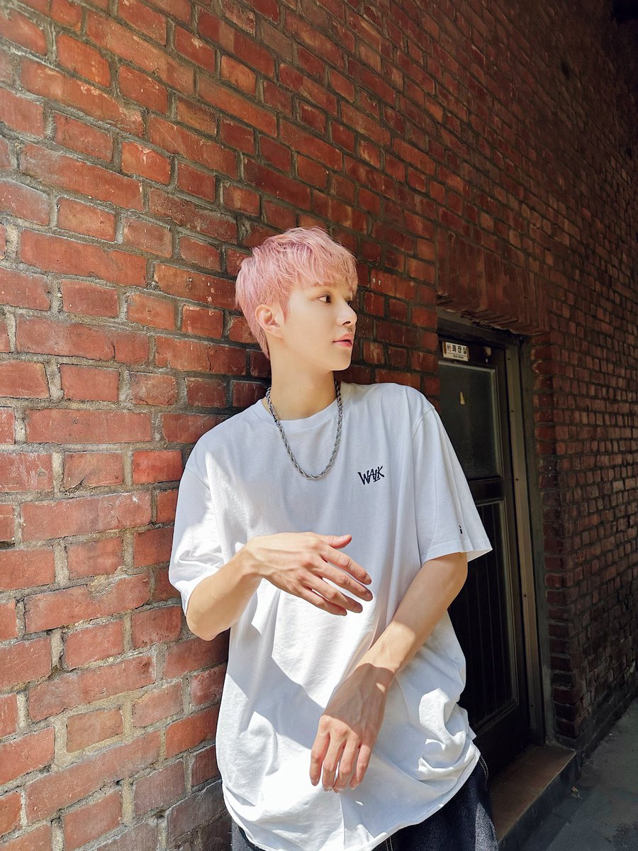 절대로..손을 보지마..