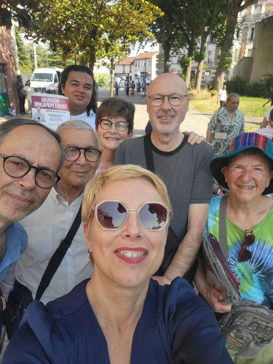 Clem_Autain's tweet photo. Ce matin, dernière ligne gauche sur le marché de Sevran ! 

Le 30 juin, un seul bulletin : le Nouveau Front Populaire ! https://t.co/7ecTgiYk55