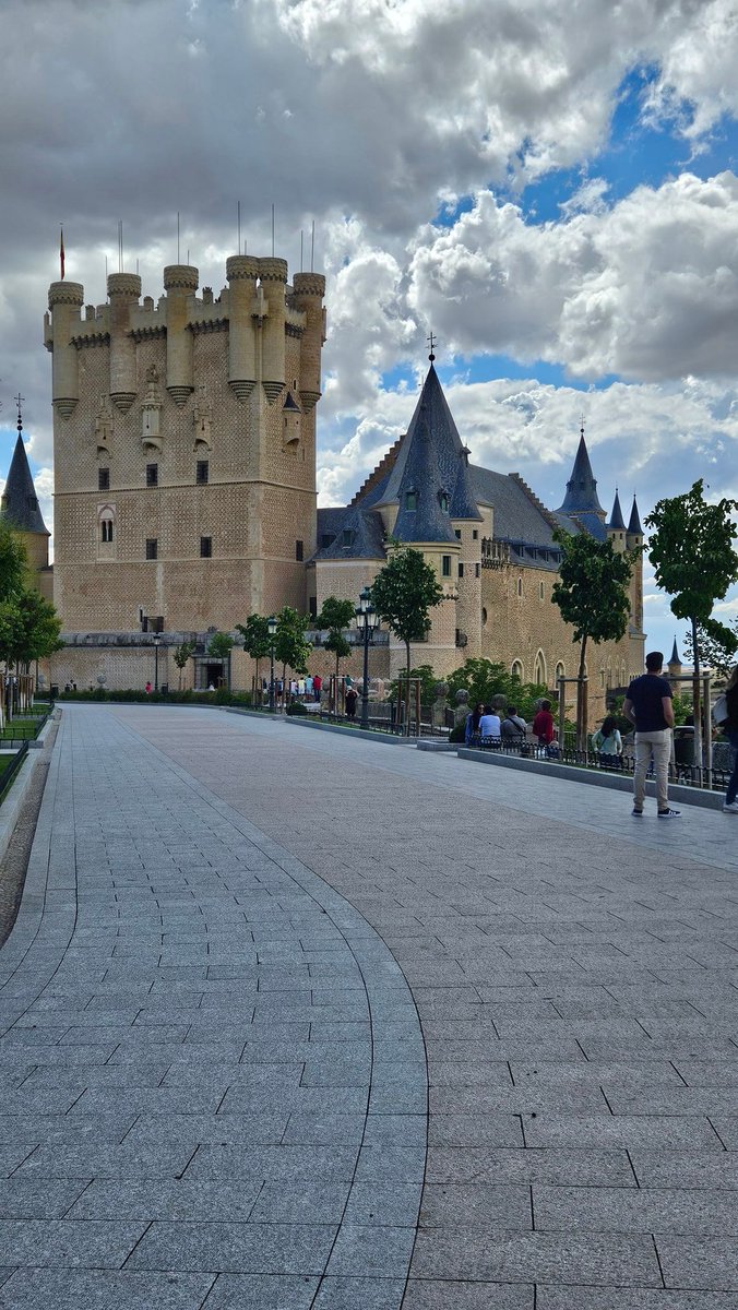 maricroft's tweet photo. This month I visited a real castle in Spain, was amazing! https://t.co/VXxj5znKRD