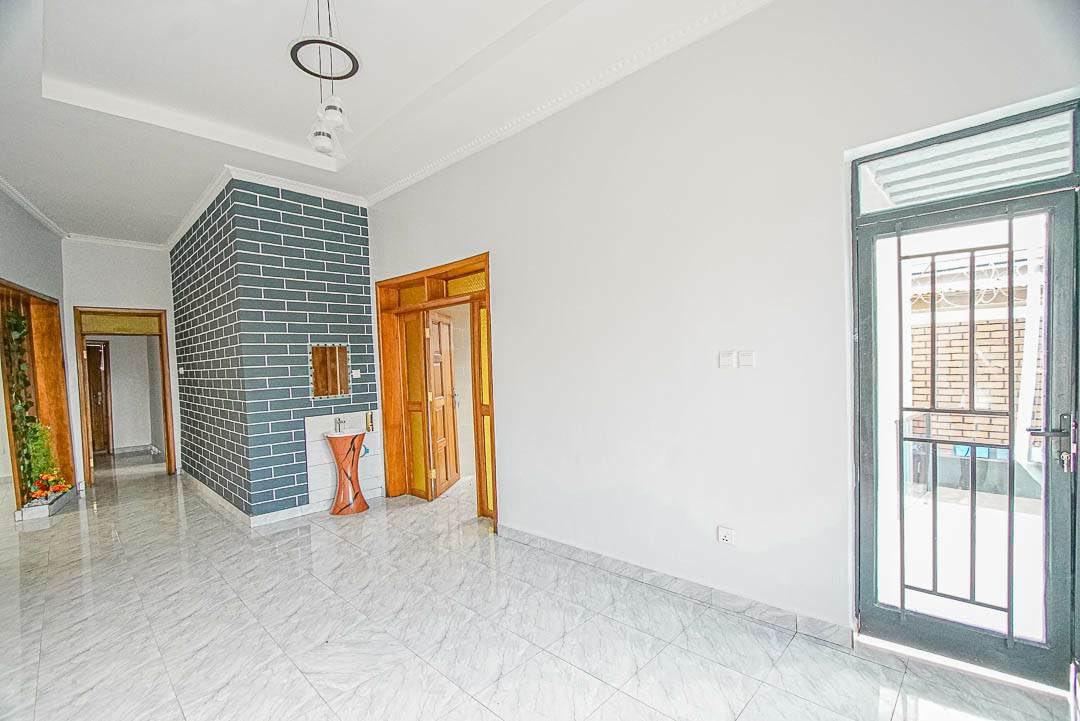 Iwacu27's tweet photo. ✨Inzu nziza iherereye I kanombe ✨
@QuicRwanda 
📍 Location: Kanombe
Plot size: 400 sqm

Price: 130,000,000 RWF

For more info:📞+250788441844

🔗https://t.co/STk5UWajJT https://t.co/tob2p6bgCo
