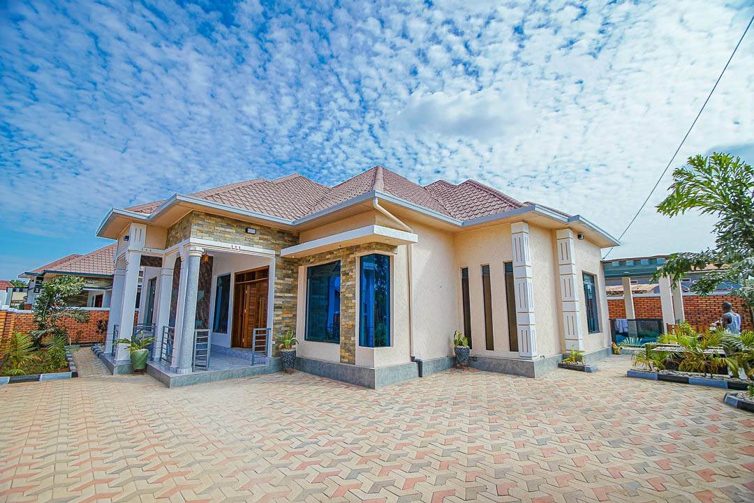 Iwacu27's tweet photo. ✨Inzu nziza iherereye I kanombe ✨
@QuicRwanda 
📍 Location: Kanombe
Plot size: 400 sqm

Price: 130,000,000 RWF

For more info:📞+250788441844

🔗https://t.co/STk5UWajJT https://t.co/tob2p6bgCo