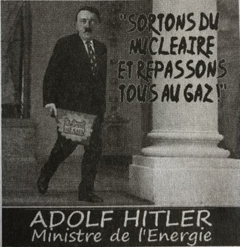 AlertesInfos's tweet photo. 🇫🇷 FLASH - "Sortons du nucléaire et repassons tous au gaz" : des policiers de l'unité CRS-4 sont accusés d'avoir tenu des propos ouvertement racistes et antisémites sur une boucle WhatsApp. Le capitaine de l'unité de police "ne cachait pas sa nostalgie du IIIe Reich et son amour pour Jean-Marie Le Pen". Le 15 octobre 2022, des membres de la CRS-4, chargés de sécuriser un rassemblement d’Eric Zemmour, prennent la pose en compagnie de Marion Maréchal, l’un d’eux aurait même pris des selfies. Le capitaine de la CRS-4 a été affecté à une autre unité et promu. Une enquête de l'IGPN aurait été ouverte. (Le Canard enchaîné)