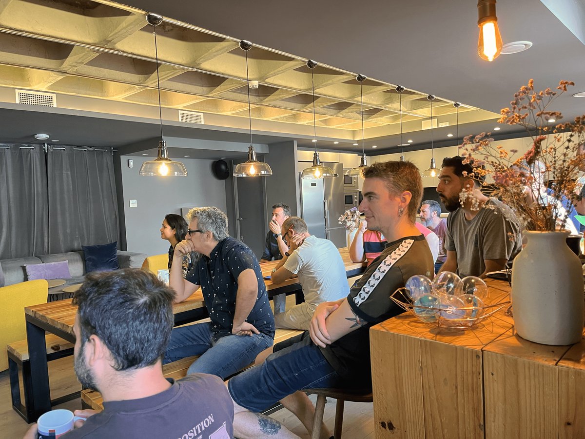 enreach_es's tweet photo. ¡Hoy hemos celebrado el segundo #AllHands del año 🥳! Reunidos con más de 1.000 enreachers repartidos por toda Europa, hemos reflexionado sobre nuestros logros de los últimos tres meses: migraciones exitosas, grandes eventos y numerosos premios. https://t.co/v6uIOwIjOk
