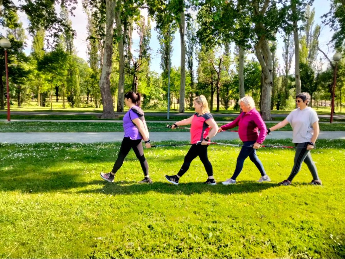 SarayAsociacion's tweet photo. 🚶‍♀️Con motivo del día mundial de la marcha nórdica las chicas de los programas de ejercicio físico han realizado una clase marcha nórdica.

🚶‍♀️ Aprendimos a hacer marcha nórdica utilizando la metodología de los 10 pasos de INWA

#INWA #WNWD2024 #DMMN2024 #Saray  #cancerdemama https://t.co/1IIYMG2op7