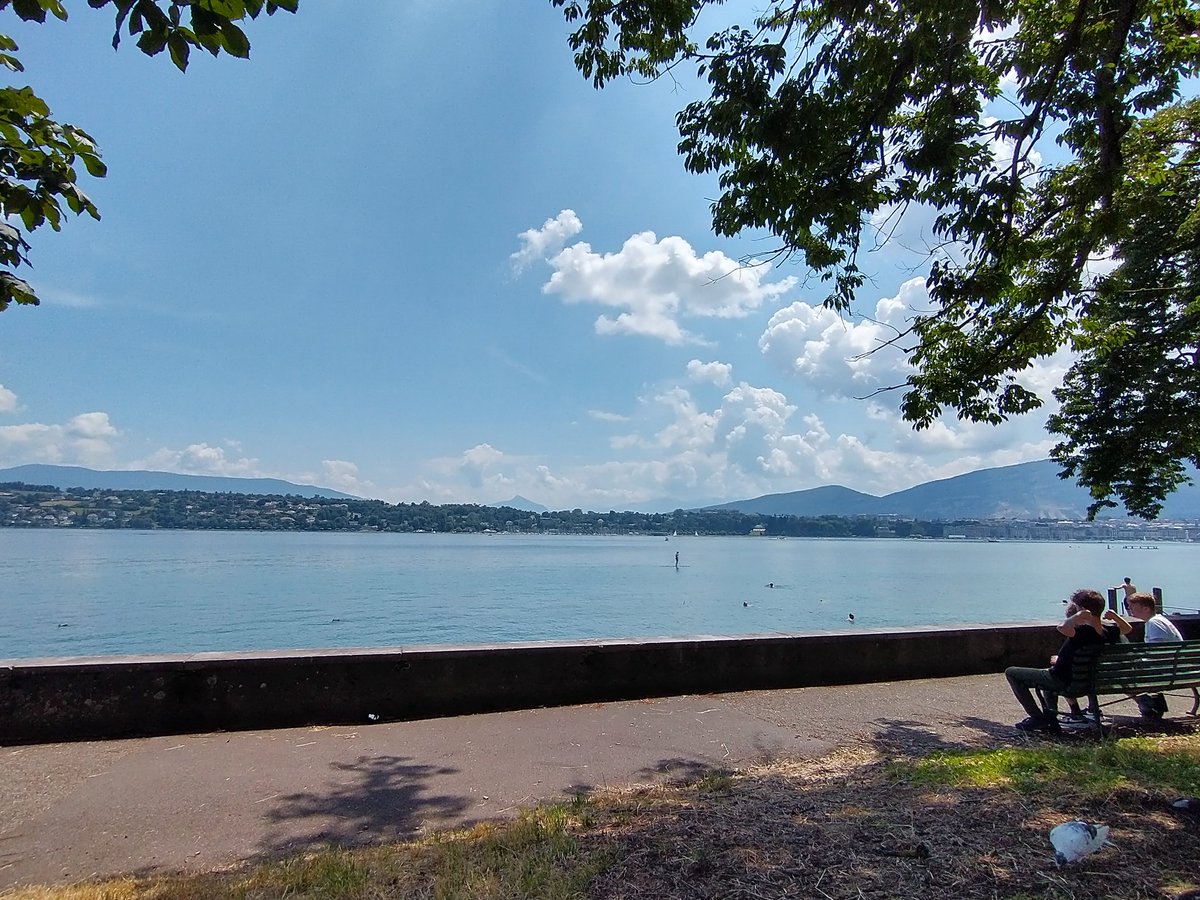 #DHSBCEW <a href="/DHSBoys/">DHSBoys</a> picnic lunch overlooking Lake Geneva by the Museum of History of Science &amp; Technology, Alps in the distance.