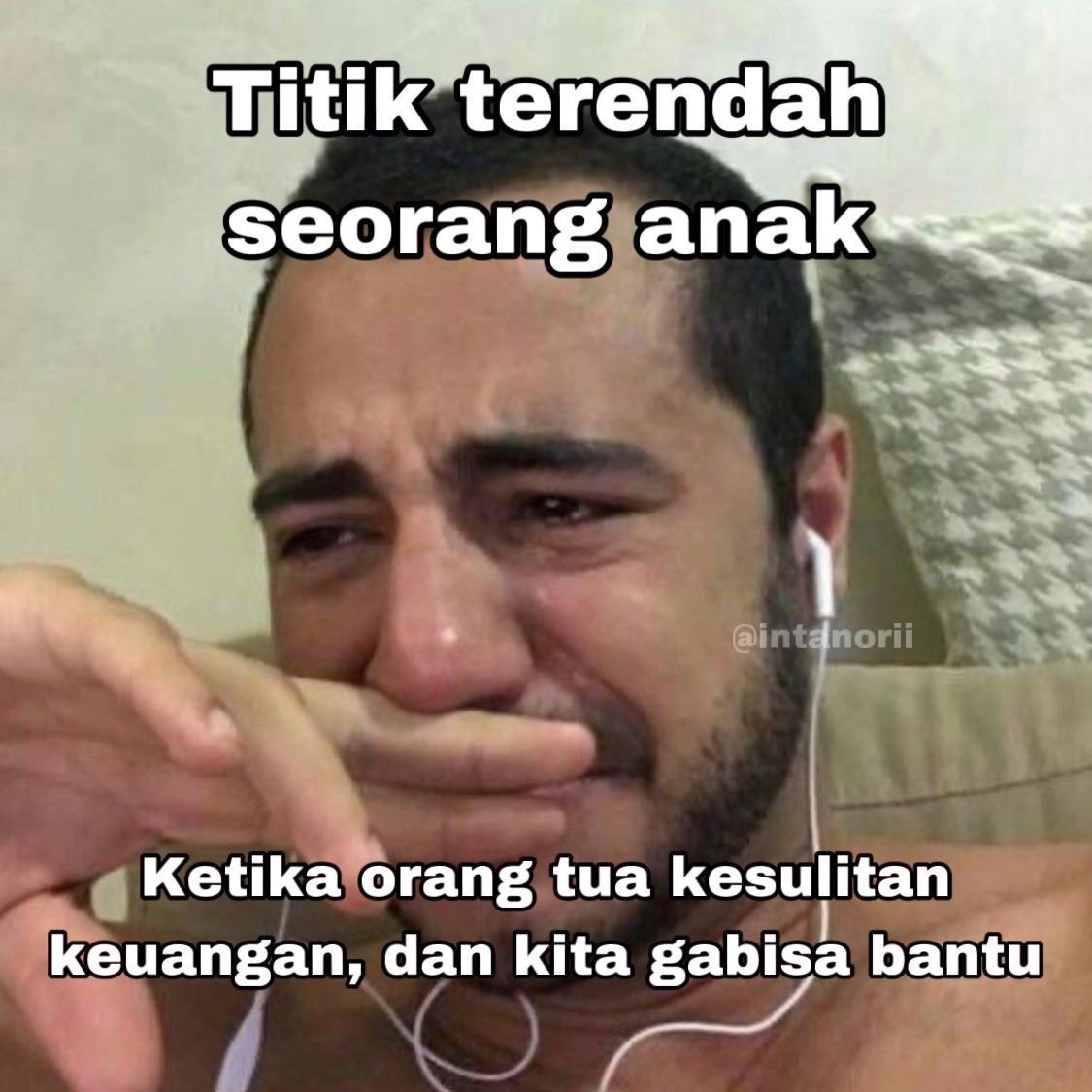 intanorii's tweet photo. Maaf ma😔 https://t.co/7dpq8FtSyX