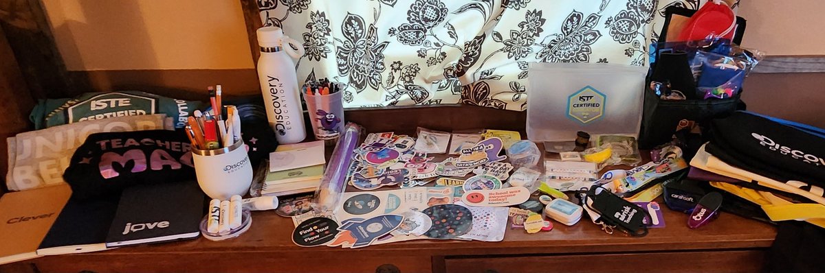 HLeeFritz's tweet photo. Thank you @ISTEofficial and all the great people in the Expo Hall these will be great prizes for PD throughout the year! Teachers love free swag! #ISTELive https://t.co/ot5z3cHA2L