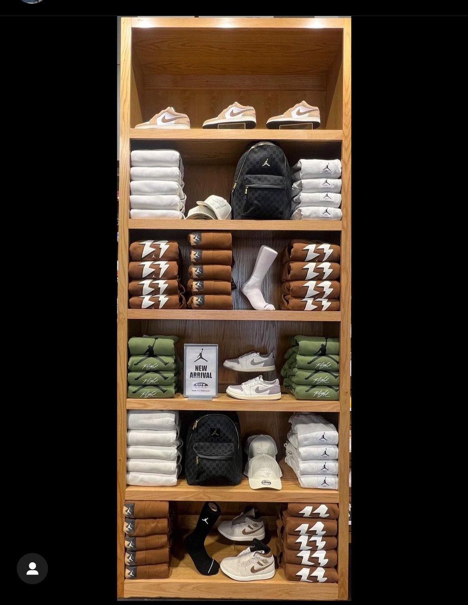 kiaminye's tweet photo. @_King_Javi__ Yess👏🏾👏🏾👏🏾 I’m a visual merchandiser and love to fold clothes. https://t.co/gQ5YlGIpuI