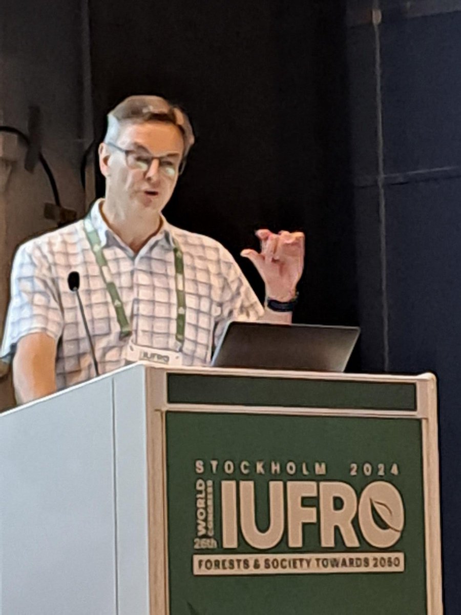 quine_chris's tweet image. #Observatree being explained by ⁦@Forest_Research⁩ Peter Crow #IUFRO2024. Great to hear session chair describe Observatree partnership as one of his role models of citizen science