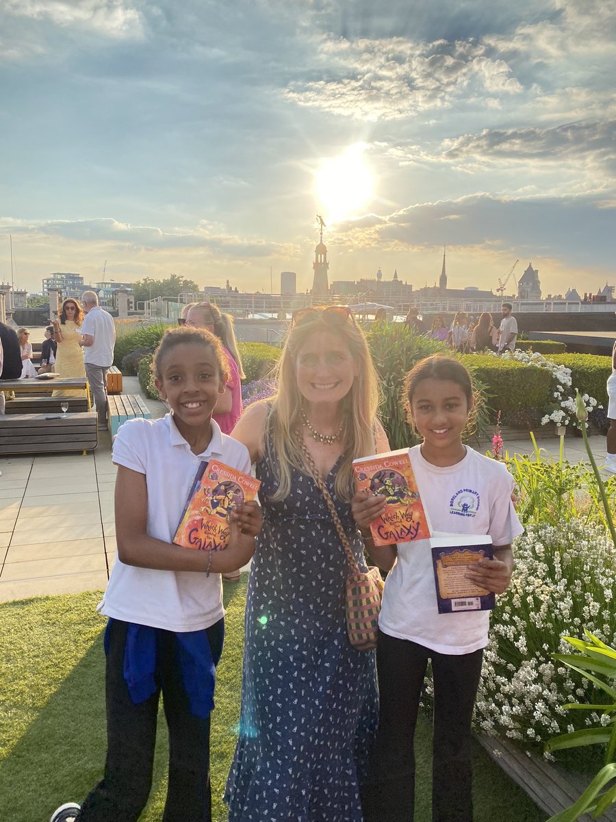 CressidaCowell's tweet image. Lovely summer party hosted by @HachetteKids celebrating THIRTY YEARS of @Literacy_Trust ! Here with young pupils from @morelandprimary the 1000th school in three years to have a library opened  as part of @Literacy_Trust magnificent #librariesforprimaries initiative #❤️📚