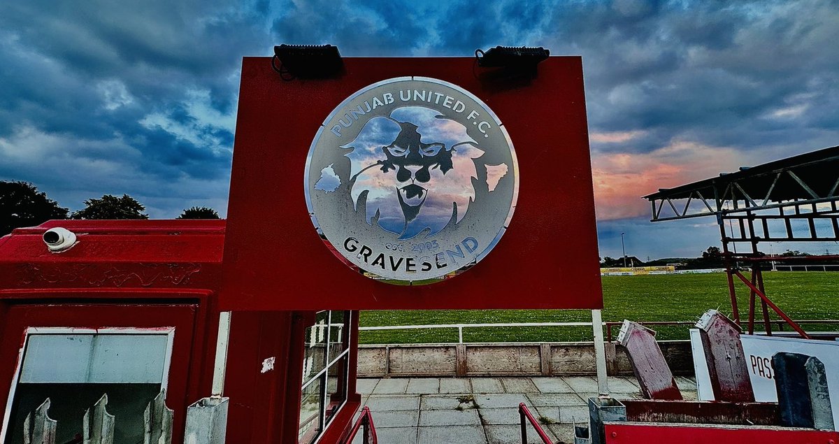 DevTrehan's tweet photo. 🗣 "It gives me a chance to inspire those who are trying to push on by showing what's possible &amp; what can be achieved." 💫

Ex 🏴󠁧󠁢󠁥󠁮󠁧󠁿 youth Simranjit Singh Thandi to be celebrated @PUFC_Gravesend vs @SportingKhalsa ahead of @SAHM_UK 💙 #LCFC 🦊

https://t.co/LstXHiFAAW 🦁 #FreeToBeMe https://t.co/47VZCN3aTm
