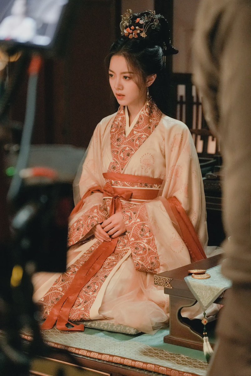 #ZhaoJinmai’s studio shares behind the scenes snaps for #ThePrincessRoyal 

More - weibo.com/6670517617/504…

#AngelZhao #赵今麦  
#度华年 #องค์หญิงใหญ่