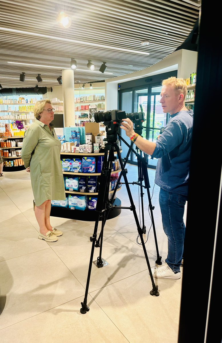 😎met <a href="/baf_tweets/">Brabants Apothekers Forum</a> op zomertoer met ons memorandum 
🏠gisteren hielden we halt in Zemst bij collega bestuurder Lieve Victor 
📺boeiend gesprek voor en achter de toog met <a href="/veerle/">veerle</a> geerinckx 
🙏met professionele ondersteuning van <a href="/zidis/">john ngugi</a>