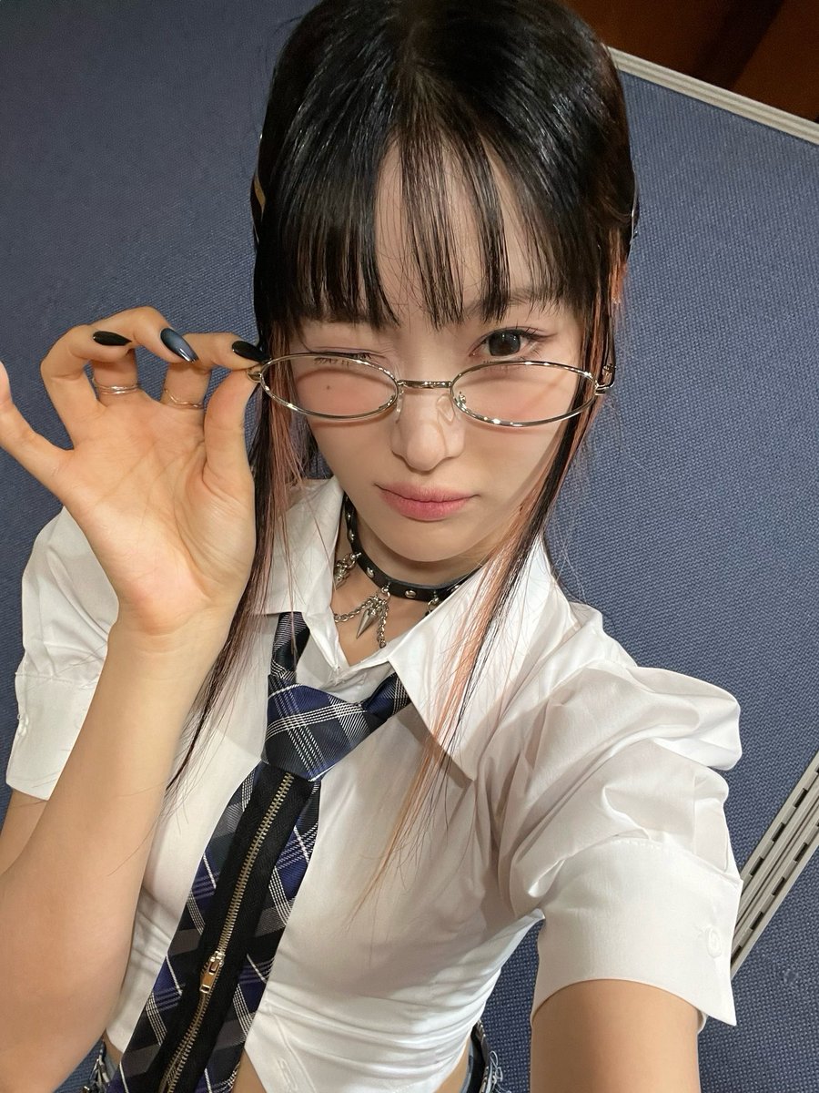 H1KEY_official's tweet photo. [🧸✨] 내 사물함에 자꾸 젤리 넣어놓는 사람 누구야~?😋

#H1KEY #하이키 #SEOI #서이 #GORUN https://t.co/eCy9e0MZvy