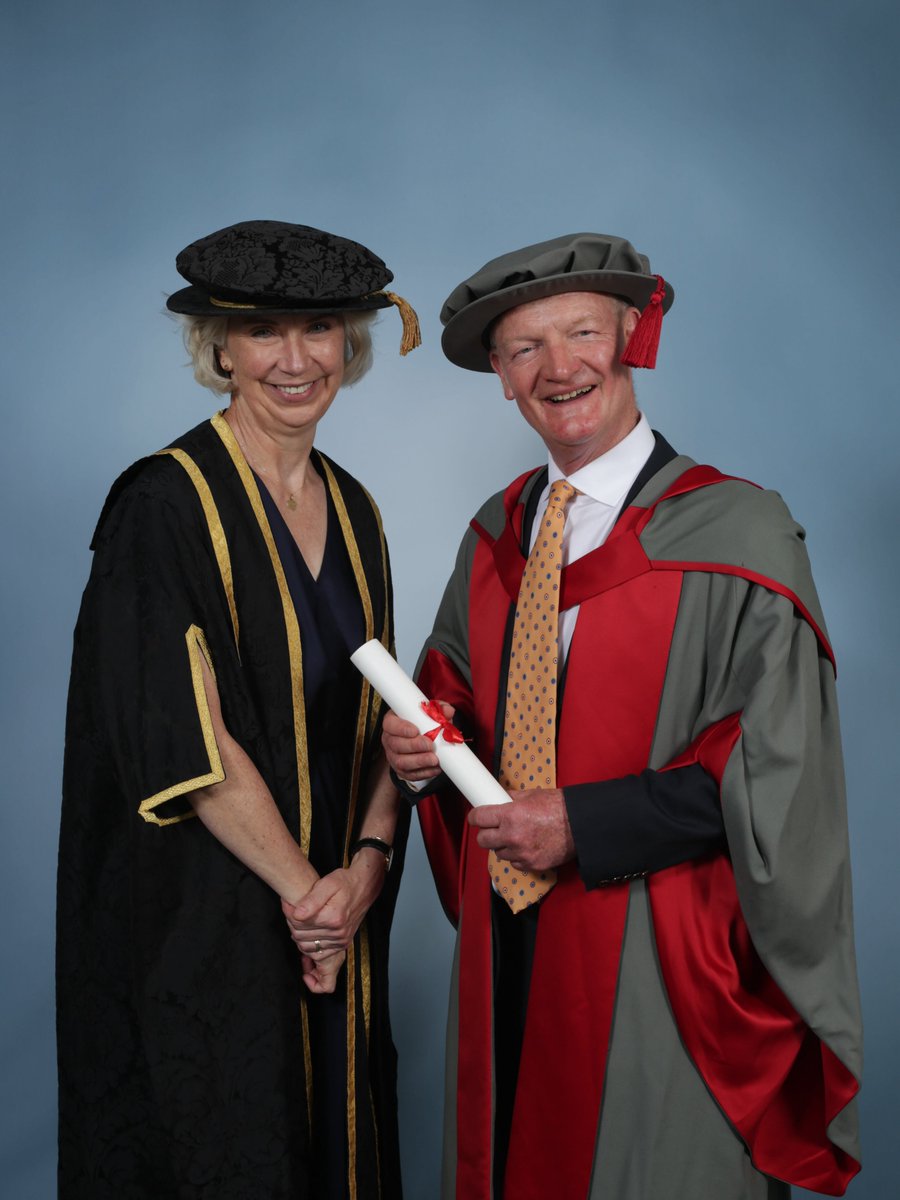 MiddlesexUni's tweet image. Congratulations to Lord David Willetts on receiving his Honorary Doctorate 🎓✨

From his early days at the Treasury to his impactful tenure as Minister for Universities and Science, David's dedication to public service and research is truly inspiring. #MDXGrad
