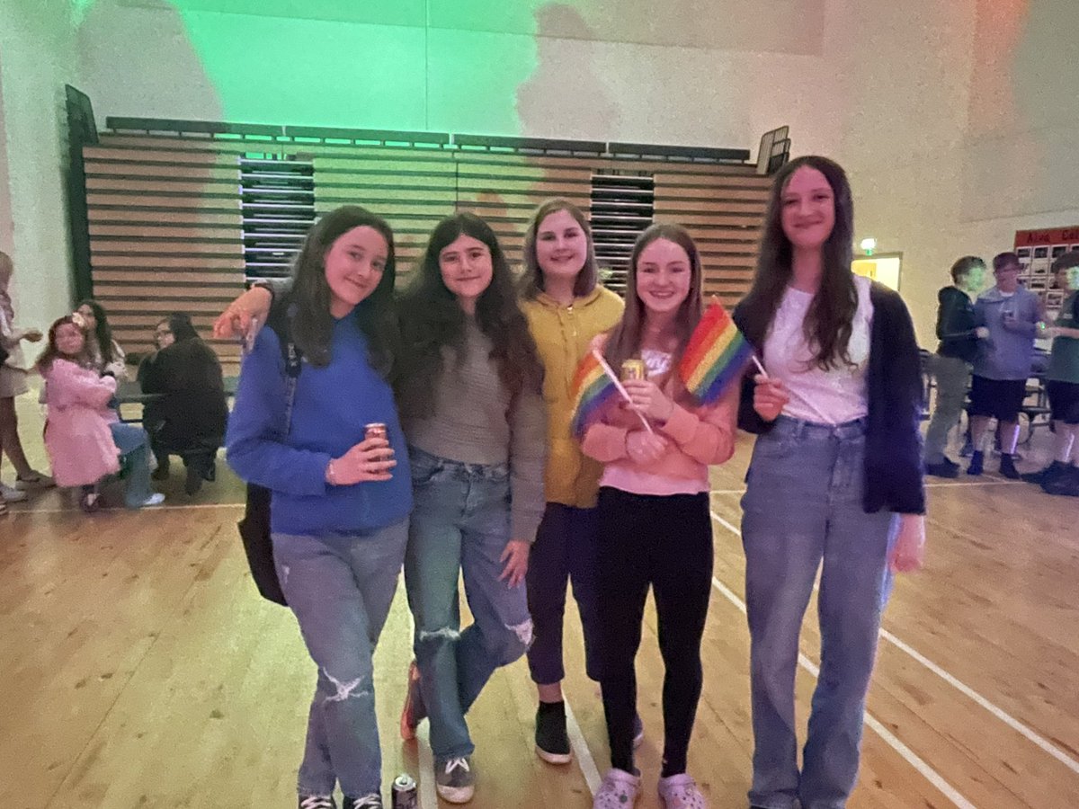 AlvaRmps's tweet photo. Had a blast dancing “Saturday Night” with S2 &amp; S3 at @GuyPals disco this afternoon! Congratulations to @AlvaClassics &amp; @alva_pe for organising! 

See you on the dance floor seniors this afternoon 🕺 💃🏻 https://t.co/74sl5Y88Gk