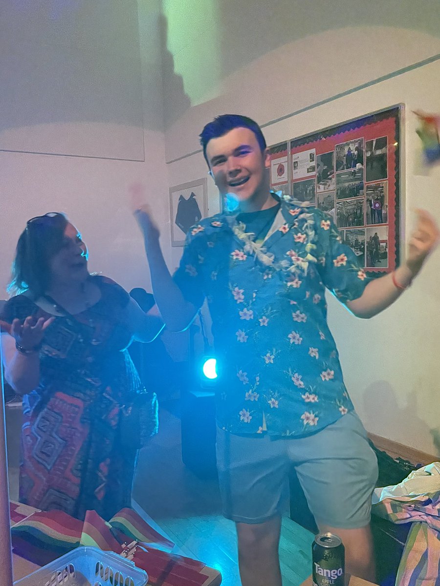 AlvaRmps's tweet photo. Had a blast dancing “Saturday Night” with S2 &amp; S3 at @GuyPals disco this afternoon! Congratulations to @AlvaClassics &amp; @alva_pe for organising! 

See you on the dance floor seniors this afternoon 🕺 💃🏻 https://t.co/74sl5Y88Gk