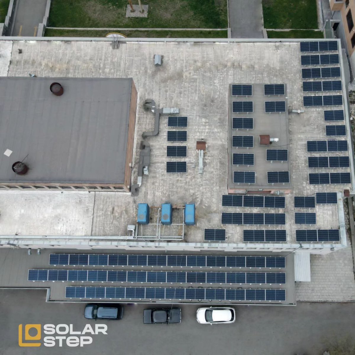 EcoStepSolarEn1's tweet photo. Solar Step×Gold's Gym
Для компании установлена солнечная электростанция мощностью 53 кВт. Станция будет обеспечивать бизнес электроэнергией в 69 000 кВт/ч в год, что эквивалентно годовой экономии в районе 670 000 рублей.
 #solarpanels #solarenergy #solarpowerplant #ecology #eco https://t.co/mYKK7bpgJM