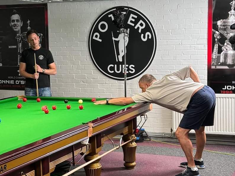 lovselby's tweet photo. Stephen Hendry and David Gilbert at the Potters Snooker Club 
#snooker #cuetips 📽️
📸 Potters Club https://t.co/LP1k8lIUzb