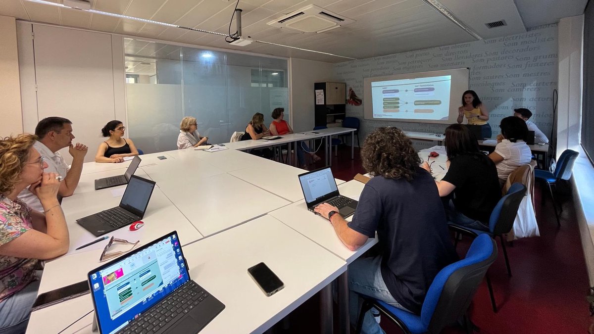 Formació contínua tweet media