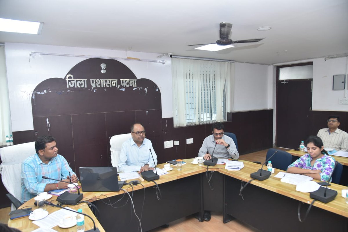 dm_patna's tweet photo. जिलाधिकारी, पटना की अध्यक्षता में जिला गंगा समिति की बैठक का आयोजन किया गया। गंगा के किनारे इको टूरिज्म को प्रोत्साहित करने, पर्यावरण ��वं जैव विविधता संरक्षण, सतत विकास एवं आम जनता के जीविकोपार्जन के अवसरों में वृद्धि के लिए सभी स्टेकहोल्डर्स को तत्पर रहने का निदेश दिया गया।
@NitishKumar
@officecmbihar 
@WRD_Bihar
@IPRDBihar