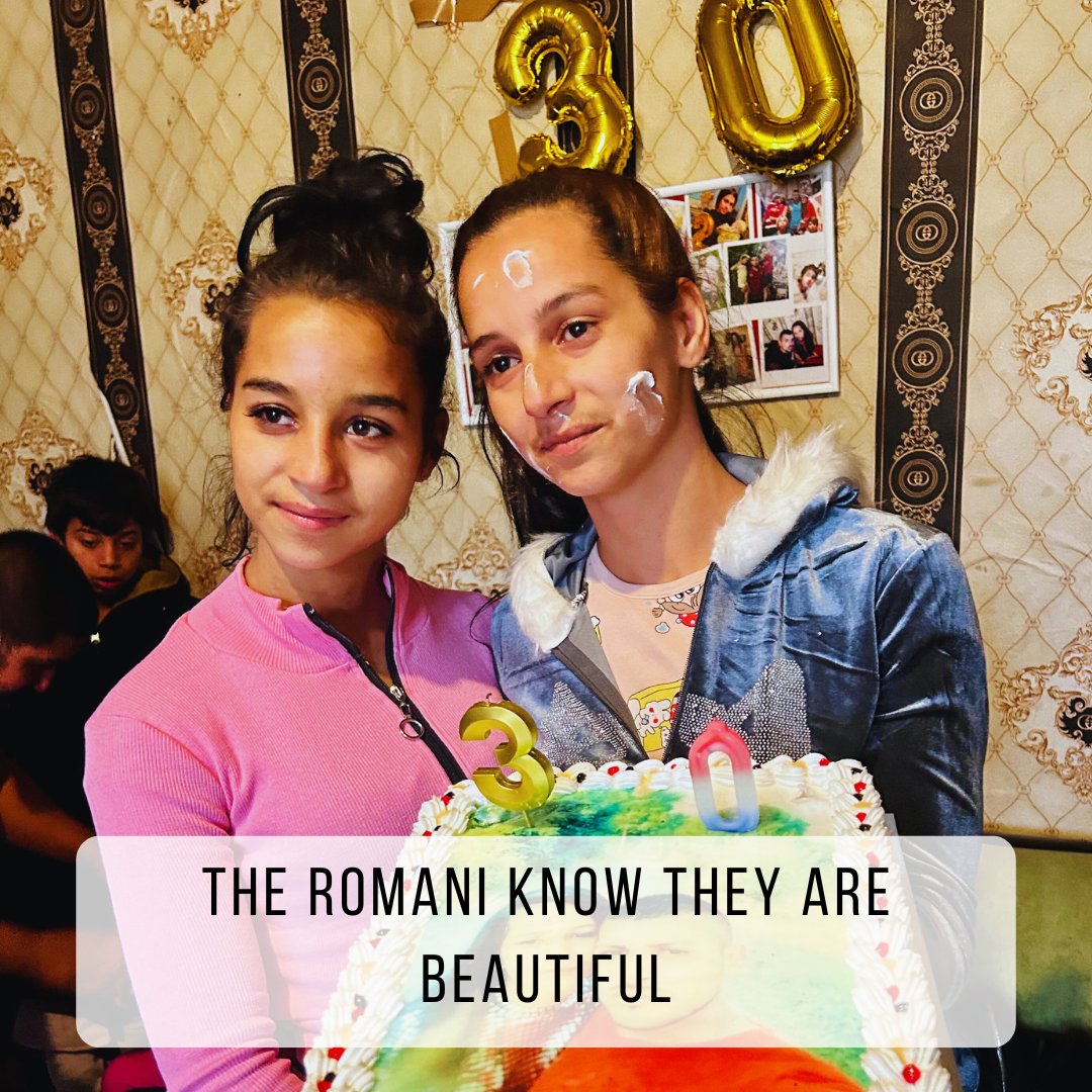 Even when they pose for pictures, the Romani are natural. No forced smiles. No specific angles to look more beautiful. 

Most of all, this is felt in their presence. The relaxed and magnetic presence of someone in complete comfort in their own skin.

theskyandearthknow.com/p/the-romani-k…