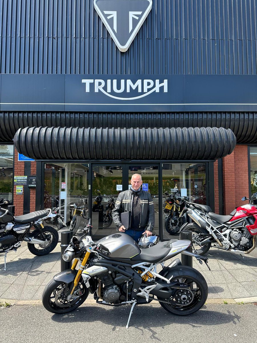 TriumphBrumWest's tweet photo. Robert - Picking up his Triumph Speed Triple 1200 RS in the gloreous sunshine

Perfect for putting on some miles of fun riding

#TriumphBrumWest #Triumph #SpeedTriple1200RS #HappyMiles https://t.co/h95V4f2hTj
