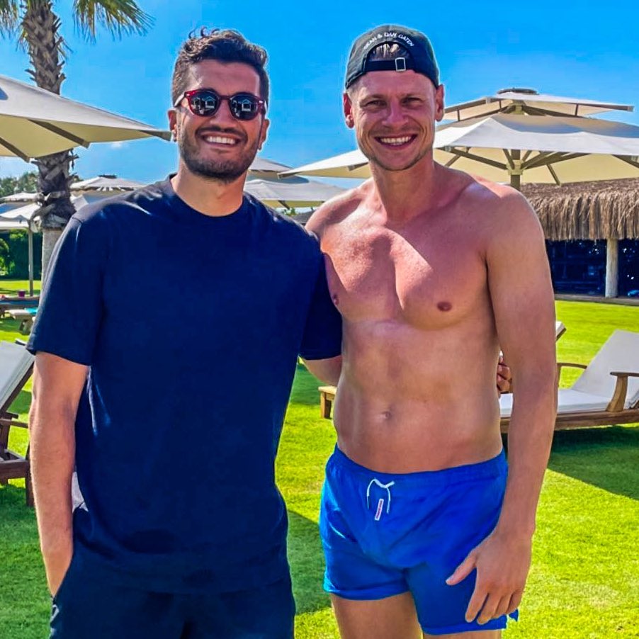 eurofootcom's tweet photo. 🚨🇵🇱 𝐁𝐑𝐄𝐀𝐊𝐈𝐍𝐆 | Łukasz Piszczek will be assistant coach under Nuri Şahin at Borussia Dortmund! 💛🖤

"I am very happy to be returning to Borussia Dortmund. Thanks for your trust!"

From Dortmund teammates to coaching together... fantastic moment. 👏👏 https://t.co/JbTdNRSNTt