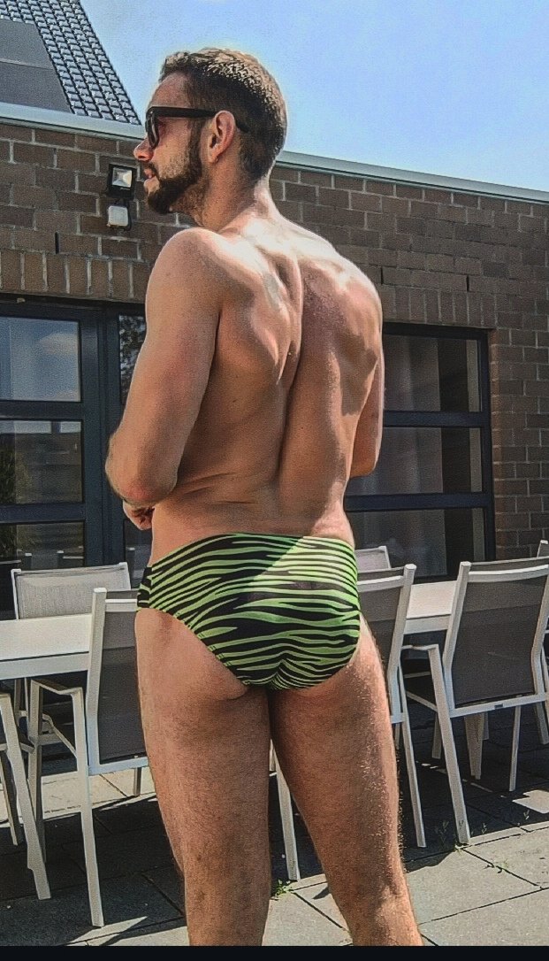 Its sunny ... Lets make me loos my funky swimwear and let my hole enjoy some sun... 
Who is in? 
@Thirstygayguy1 @bel