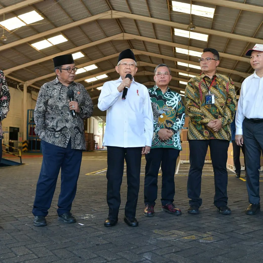 Bulletin083's tweet photo. Pasuruan, 27 Juni 2024 – Satgas Pengamanan Wilayah Korem 083/Bdj berhasil mengamankan kunjungan Wakil Presiden K.H. Ma’ruf Amin ke PT. Prada Tanara Pratama di Kawasan Industri PIER, Kabupaten Pasuruan. https://t.co/5UUc3MIeaX