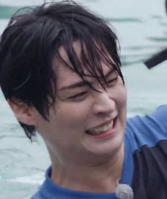 WHY IS HE SO CUTE IM DYING EVERY SINGLE SECOND
