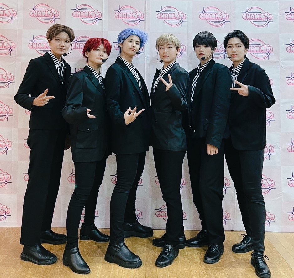 Choi___Yama's tweet photo. ラストは愛するびくす！
びょるぴフレンズで、VIXXのEternityを踊りました💙

推しに至らない部分ありすぎるけど、出番前に精神統一をし自分が思うレオさんを全力コピーしました‼️
コピユニ休止前に推しを踊れて幸せすぎる、一緒に踊ってくれた激似フレンズの皆も特大カムサ🥹🌟
#CHAMISSO #チャミッソ https://t.co/SFop3OZa91