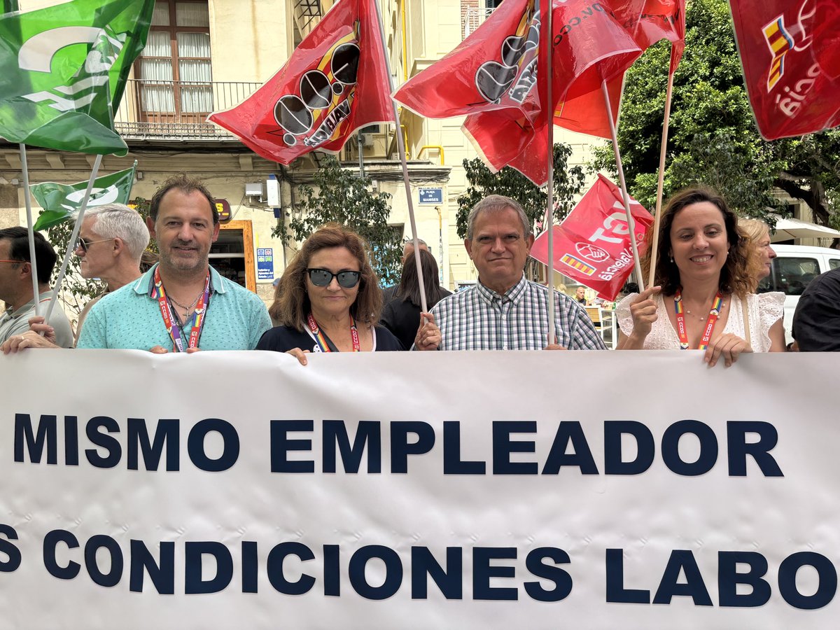 Sanitat_CCOOPV's tweet photo. Hui hem participat en la concentració del Comité d'Empresa de la Ribera. 
Porten 6 anys negociant un conveni sense resultats. 
#mismoempleadormismascondiciones https://t.co/ClTHVNmCJt