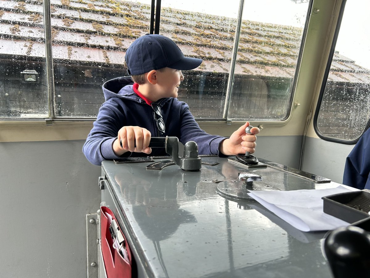 LisaStarkey20's tweet photo. Guess who drove a train! Dream achieved 🤷🏻‍♀️👏🏻👊❤️ @ShawlandsPS @Yr4MarvMeerkats https://t.co/jOFtyKbz40