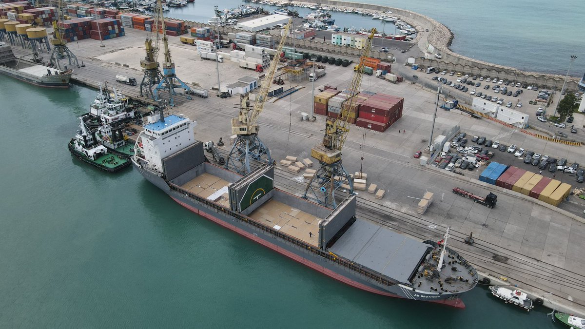 DurresPort's tweet photo. 🏗️Unloading operations @ our #WesternTerminal today …⛴️⚓️🌊
#Maritime🇦🇱⚓️🚢 #portcity #terminals
#waterfront #cargo #logistics #harbour
#onthedocks #import #thursdayvibes📸 https://t.co/4ul7BoP37G