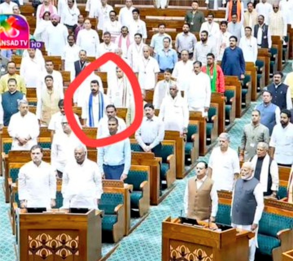 इसे कहते हैं एक सच्चा कट्टर  अम्बेडकरवादी  सबसे अलग नीला घमछा धारी  हमें गर्व है अपने नेता हमारा नेता हमारी शान भाई
<a href="/BhimArmyChief/">Chandra Shekhar Aazad</a>
