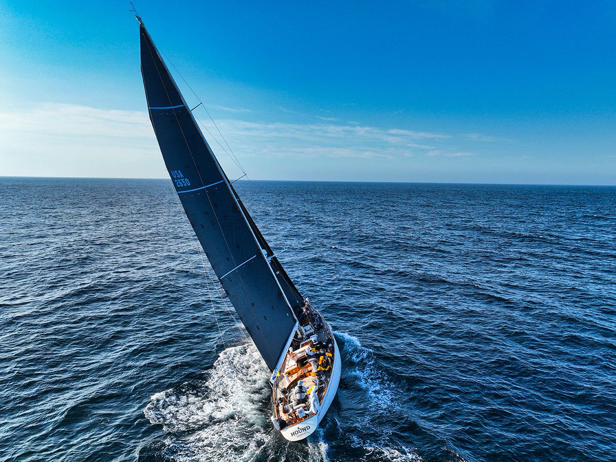 🚨 Sailors! We're looking for amazing photos and videos from your journey to Bermuda! Upload them to us so we can share your incredible moments like these ones from Hound! 
📸🌊 Submit your photos at buff.ly/3y8tXFr 
Photo: Nicholas Horbaczewski / Hound
#BermudaRace