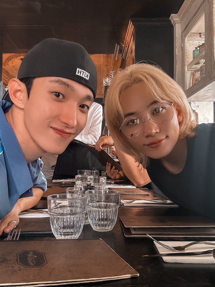 sounds_of_cheol's tweet photo. dk and jeonghan 🌟🖤 https://t.co/mDLQO03KLb