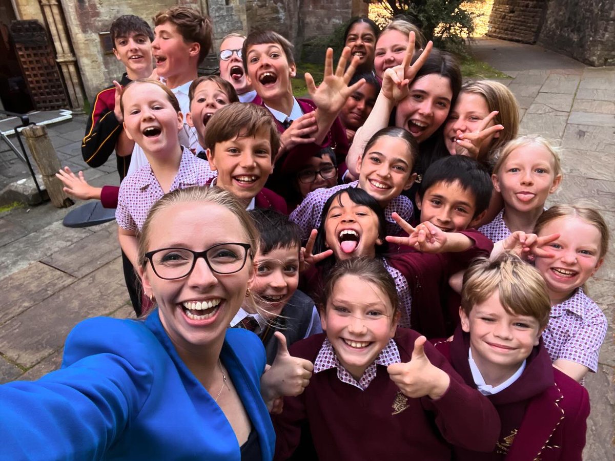 What a joyous couple of days in Cardiff, performing at <a href="/LlandaffCath/">Llandaff Cathedral 🏴󠁧󠁢󠁷󠁬󠁳󠁿</a> last night and then working with their choristers this morning. Thank you so much to everyone who came and packed the cathedral! Also: what an INCREDIBLE organ!! Such a rich variety of colours to play with, and