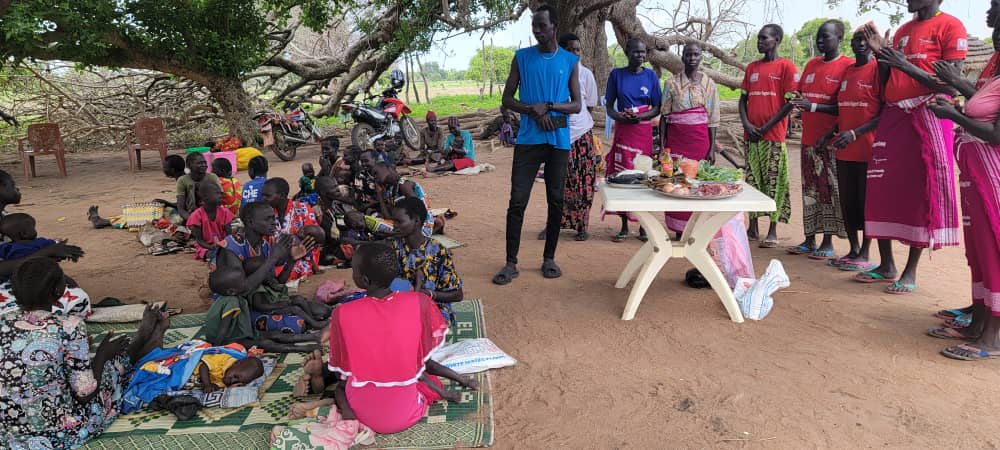 Nutrition education is key to reducing malnutrition rates. Recently, we wrapped up participatory cooking demos &amp; nutrition education at 3 sites in Tonj🇸🇸. #Nutrition #HealthForAll