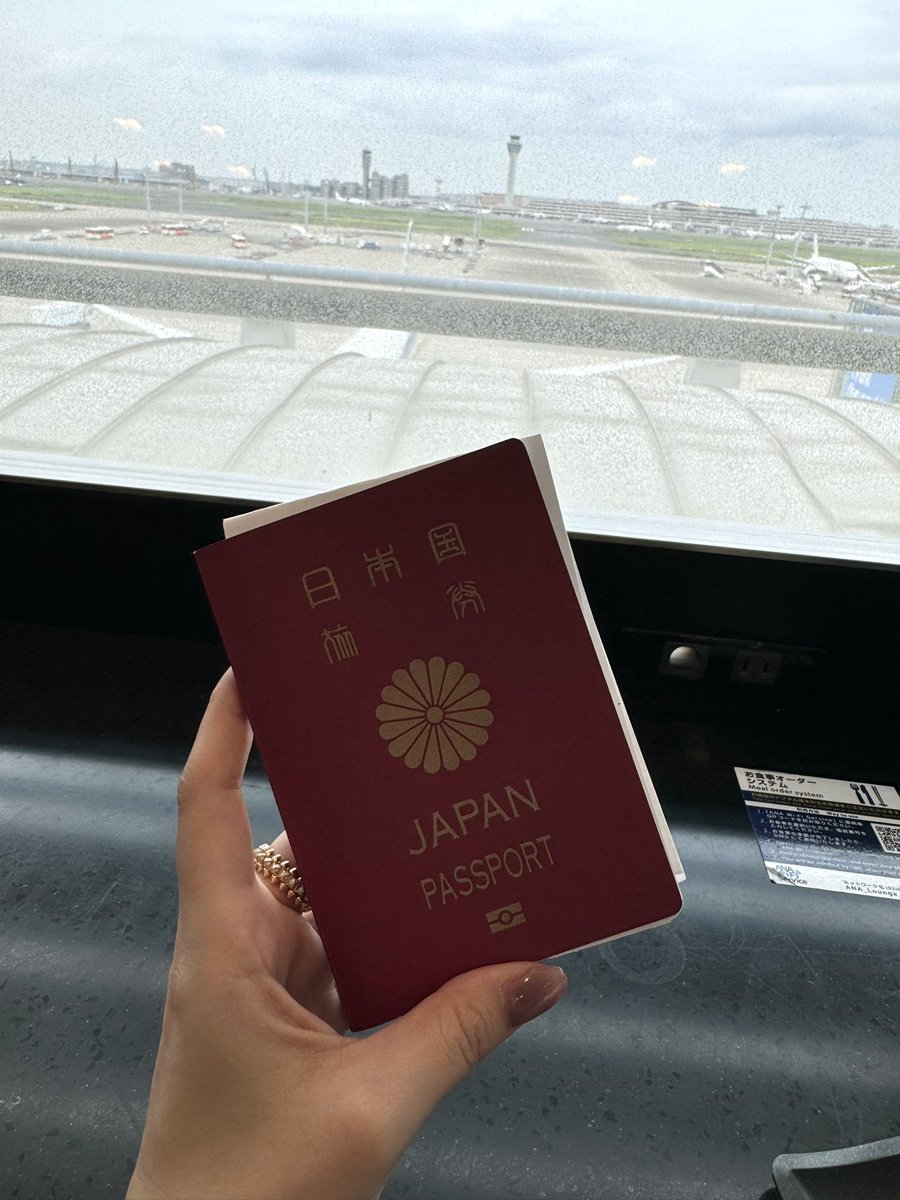 ポーカー初めてちょうど１年目。 この1年間で獲得した賞金と awalabo年間１位のステーキングを持って ラスベガスに突撃だぁああ🔥  どきどきの一人旅🤣 まさかあの時、１年後に1人でWSOP挑戦しに行く未来があるとは思いもしなかった 楽しむぞっ