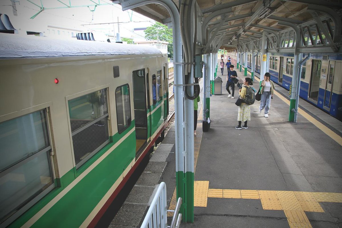 The morning train from Myoko Kogen Station.

Transfers: myoko.jp/tokyo-myoko-sh…
Myoko accomm: joetsu-myoko.com/joetsu-myoko-a…
Car Rental: joetsu-myoko.com/myoko-car-rent…

#myokokogenstation #myokokogenjapan #myokovillage #妙高高原駅 #妙高高原 #myokokogen #myokokogenjapan #妙高市 #妙高
