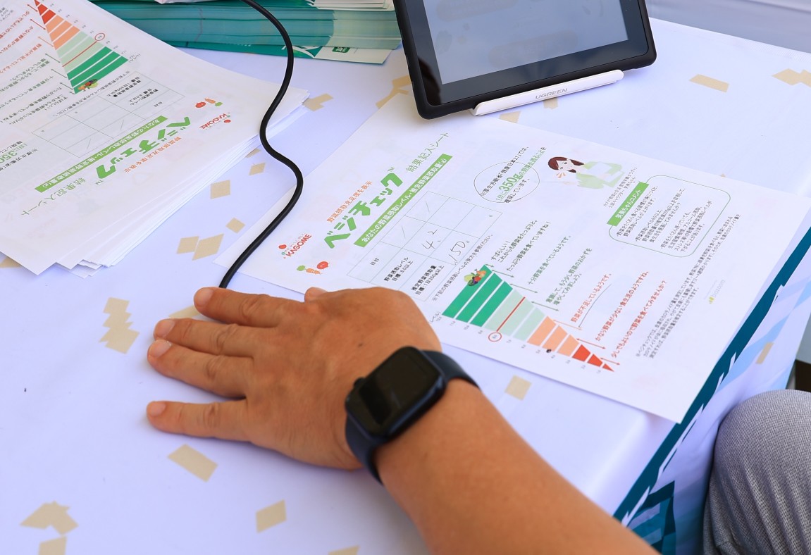 shiseidoopen's tweet image. 明治安田×JLPGAの「健康チェック！」ブースでは、血管年齢が測定できます✨

また、野菜摂取レベルがチェックできる「ベジチェック」も🥬
野菜不足と判定された方には、効果的な野菜摂取方法のアドバイスもありますので、一度立ち寄ってみませんか?

#明治安田  #健康チェック