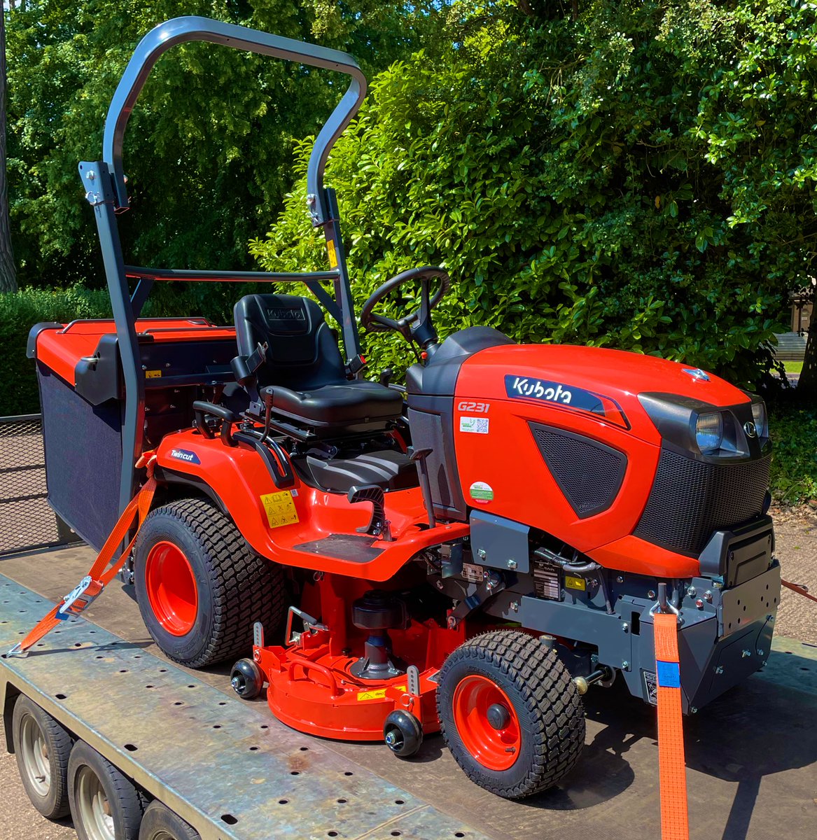 New mower day!! Thanks <a href="/GeorgeBrownsLtd/">George Browns Ltd</a> and <a href="/MartinGBLtd/">Martin Shepherd - George Browns Ltd</a> for excellent service as always <a href="/LGS_Stoneygate/">LGS Stoneygate</a> <a href="/CiaranKilduff1/">Ciaran Kilduff</a> ☀️🌱🚜