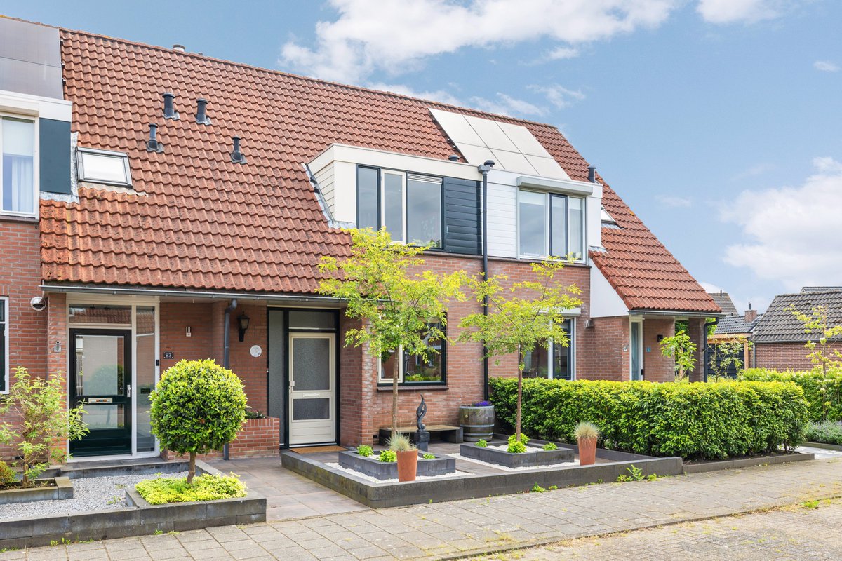 Sneak preview! Wulp 85 te #Raalte. Fijne tussenwoning met een tuingerichte woonkamer, uitgebreide keuken, zonnig gelegen achtertuin met overkapping en parkeergelegenheid direct voor de woning. Meer info morgen op; hannink.nl