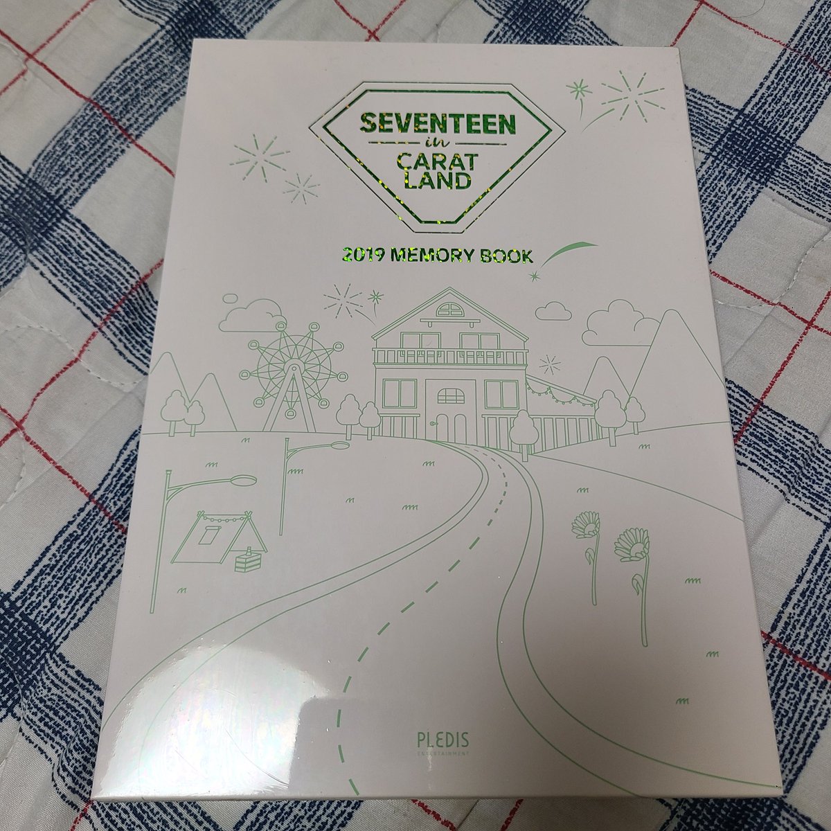 hemizzy_1717's tweet photo. 세븐틴 캐럿랜드 캐랜 2020 2019 메모리북 양도 판매 합니다
디아이콘 디��패치 잡지

전부 비닐도 안 뜯음
각각 1.5
우체국 불가
gs반택 or 편택만 가능

디엠주세요 https://t.co/GKTJj5V9lV