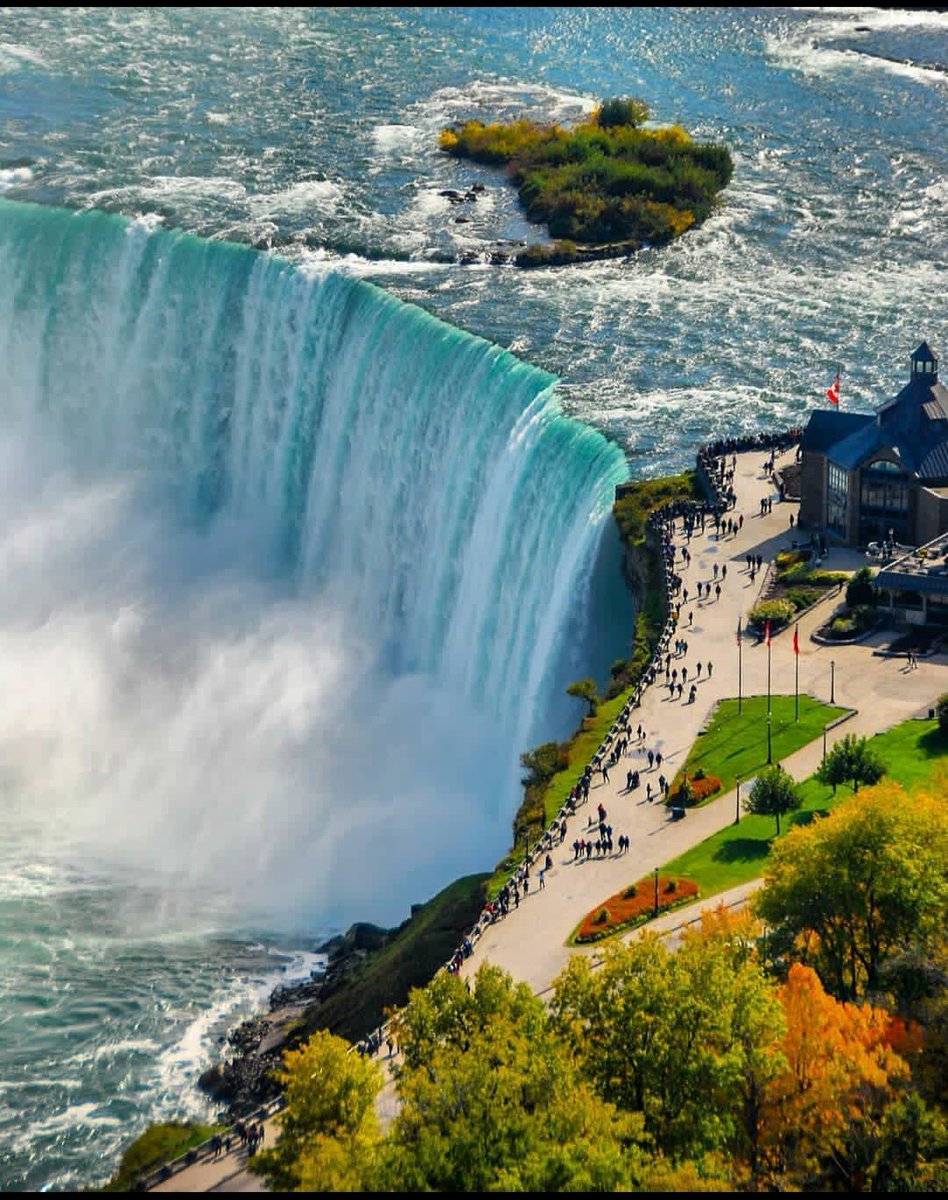 desi_thug1's tweet photo. 12 Extremely Beautiful Waterfalls in the World

1. Niagara Waterfall, Ontario Canada https://t.co/fSYrCGmyLK