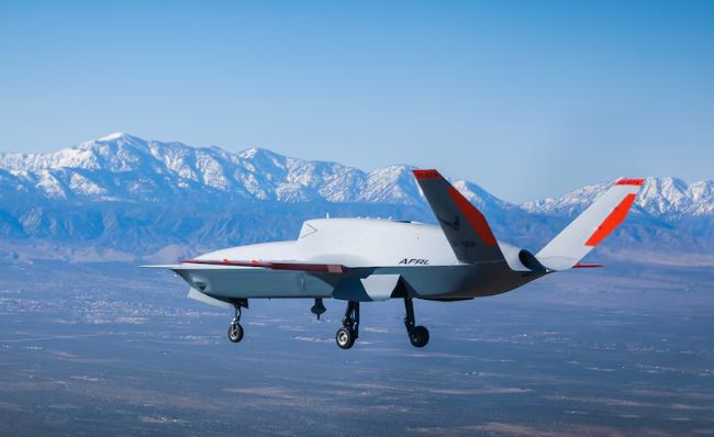 DefenseMirror's tweet photo. U.S. Air Force Research Lab Releases First Footage of XQ-67A’s Maiden Flight: https://t.co/y8UiI4QLBr

#USAF #XQ67A #surveillance #reconnaissance #OBSS #LCAAPS https://t.co/dnxTs3ZGjL