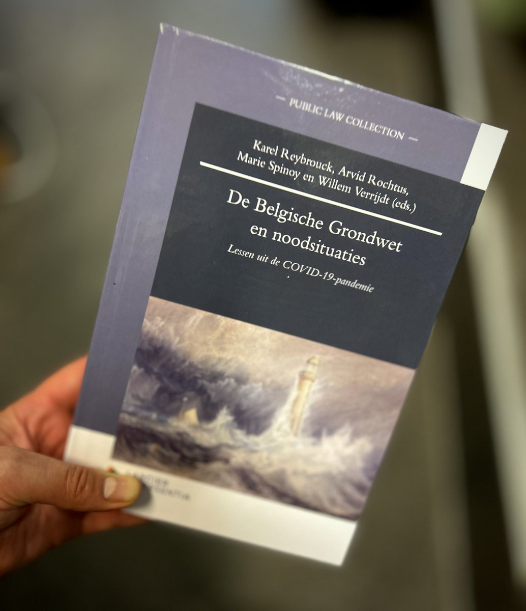 Dit uitstekende werk (onder redactie van <a href="/KarelReybrouck/">Karel Reybrouck</a>, <a href="/ArvidRochtus/">Arvid Rochtus</a>, Marie Spinoy en Willem Verrijdt) had ik nog niet getweet: het probeert, met wat afstand, juridische lessen te trekken uit de pandemie 😷 

Ps. <a href="/UwDienstwillige/">Koen Lemmens</a> en ik schreven eraan mee, over… de FAQ (edm)🥲